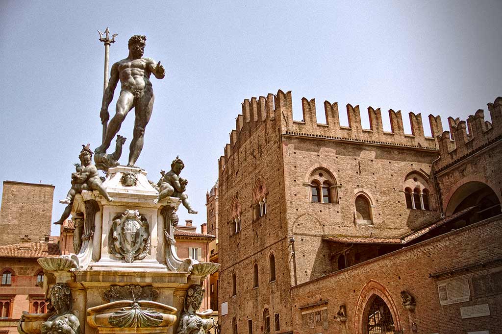 Bologna Neptune's fountain with Palazzo Re Enzo