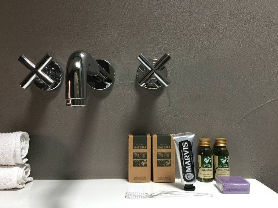 Best Airbnb in Bologna - Bathroom details