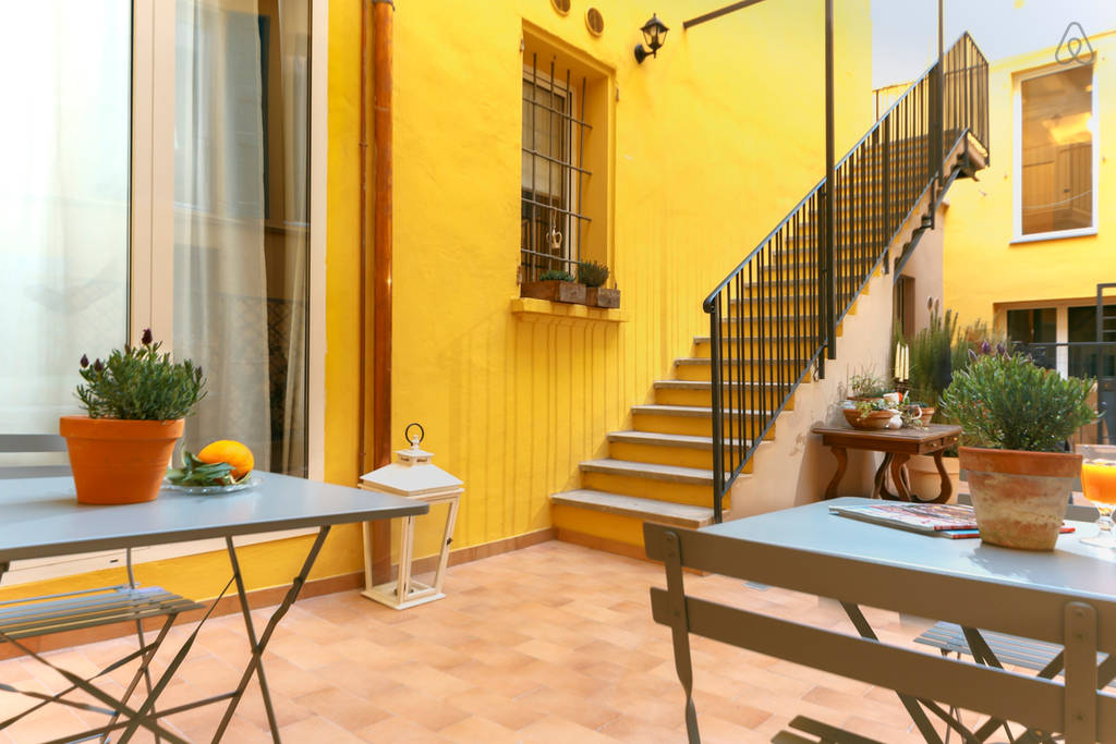 Best Airbnb in Bologna - Courtyard