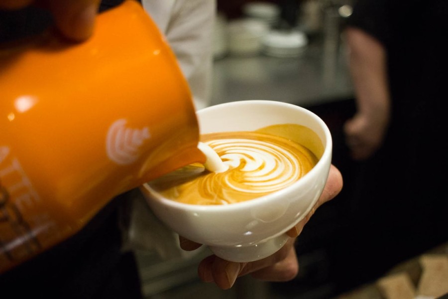 Bologna coffee tasting latte art