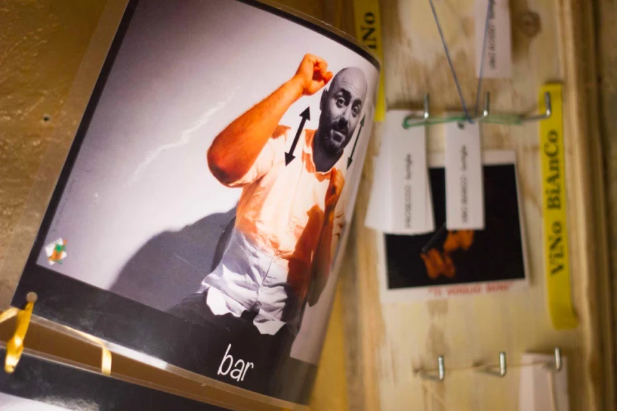 Bar senza nome bologna sign language