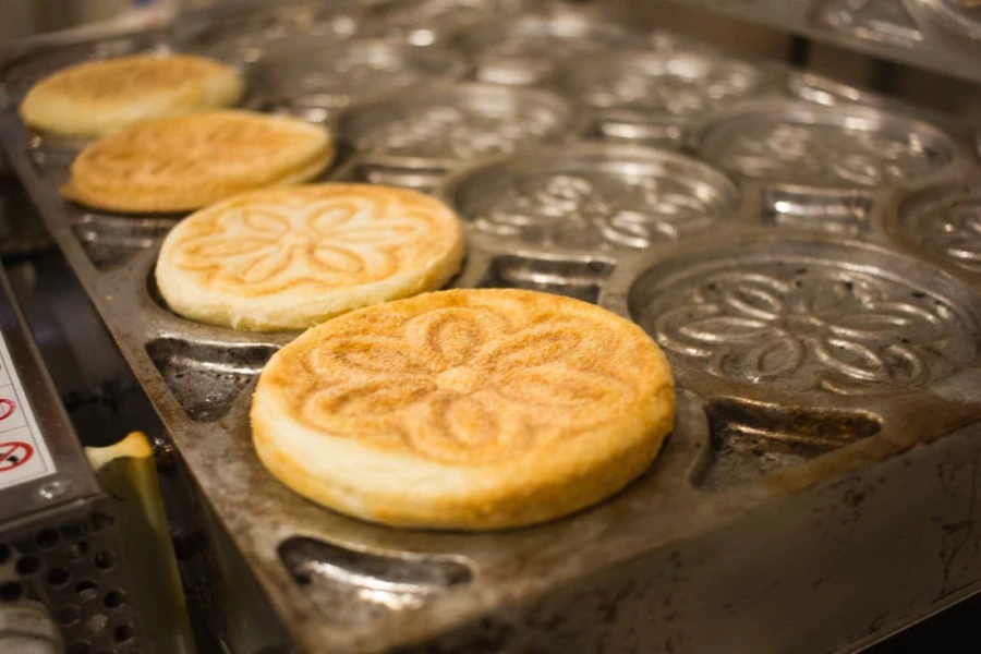 Tigelle cooked in cast-iron tigelliera