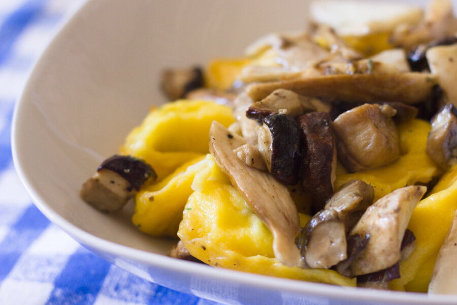 Vegetarian food in Bologna - Tortelloni with porcini mushrooms