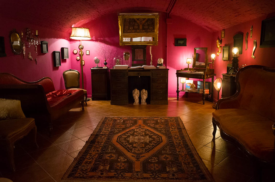 Bologna bookshop - Mirabilia