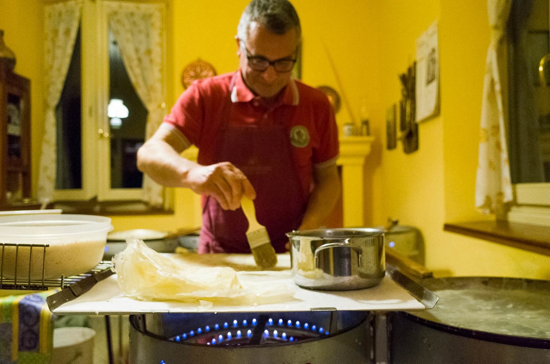 Preparation of Borlenghi: cunza is put on borleghi with a brush