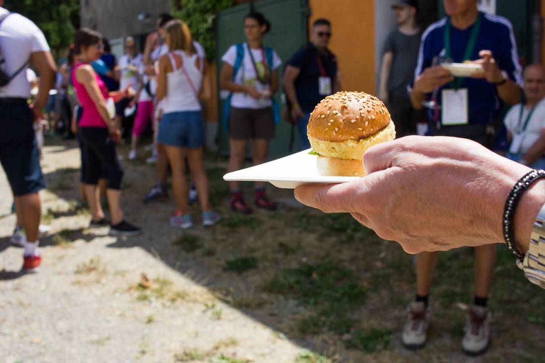 Mangirò foodie walk - Tunaburger by Quanto Basta