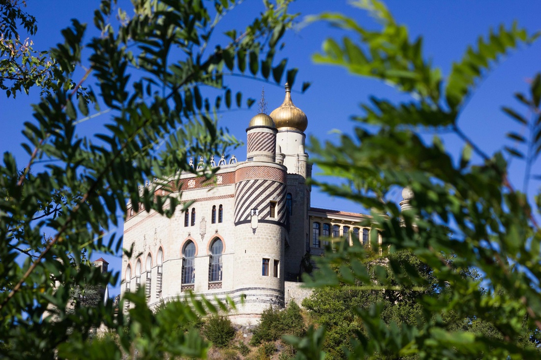 Rocchetta Mattei castle - Outside