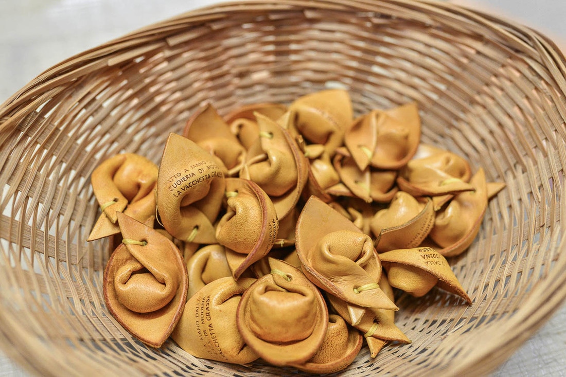 Souvenirs from Bologna - Leather tortellino keyring