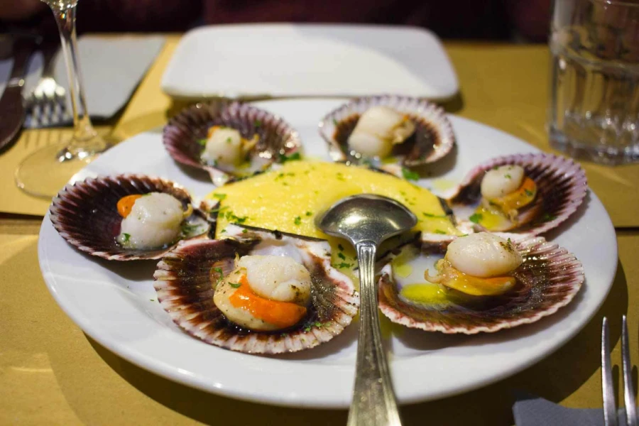 Venice food canestrelli at cantina do spade bacaro