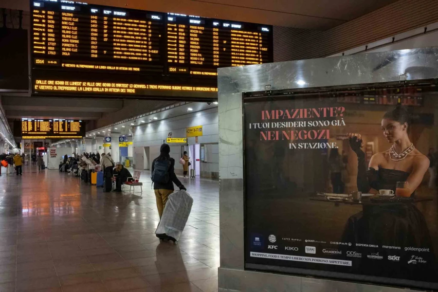 Bologna AV train station waiting room