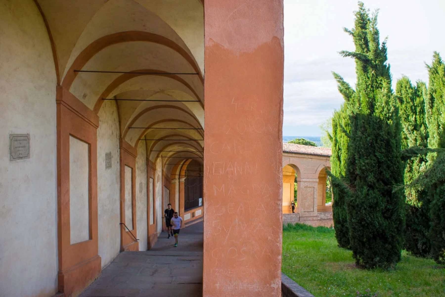 Walking portico San Luca