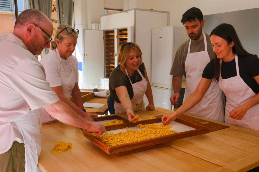Pasta cooking class bologna