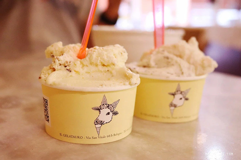 Pistachio gelato at gelatauro via san vitale, bologna