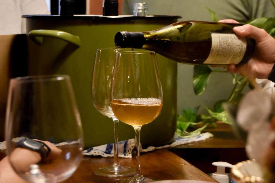 Cheers with glasses in Bologna