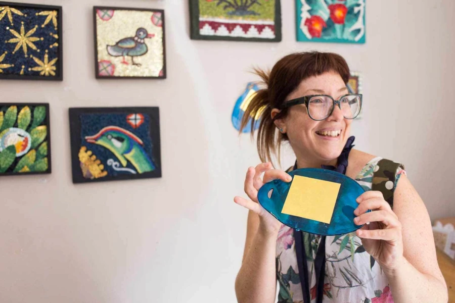 Walking tour in Ravenna in a mosaics lab