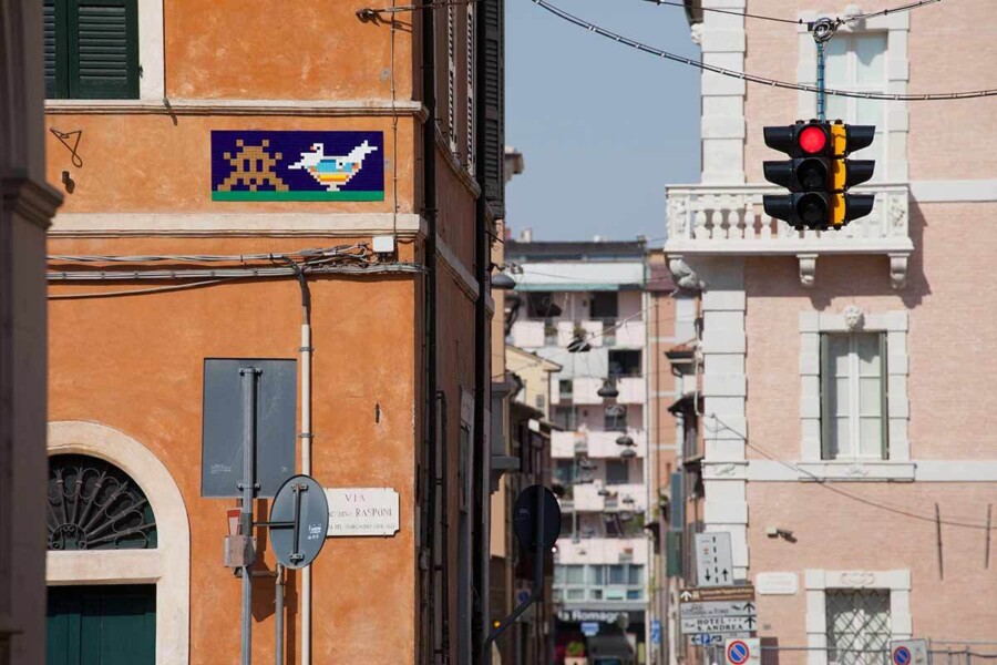 Visit Ravenna street art - Invader